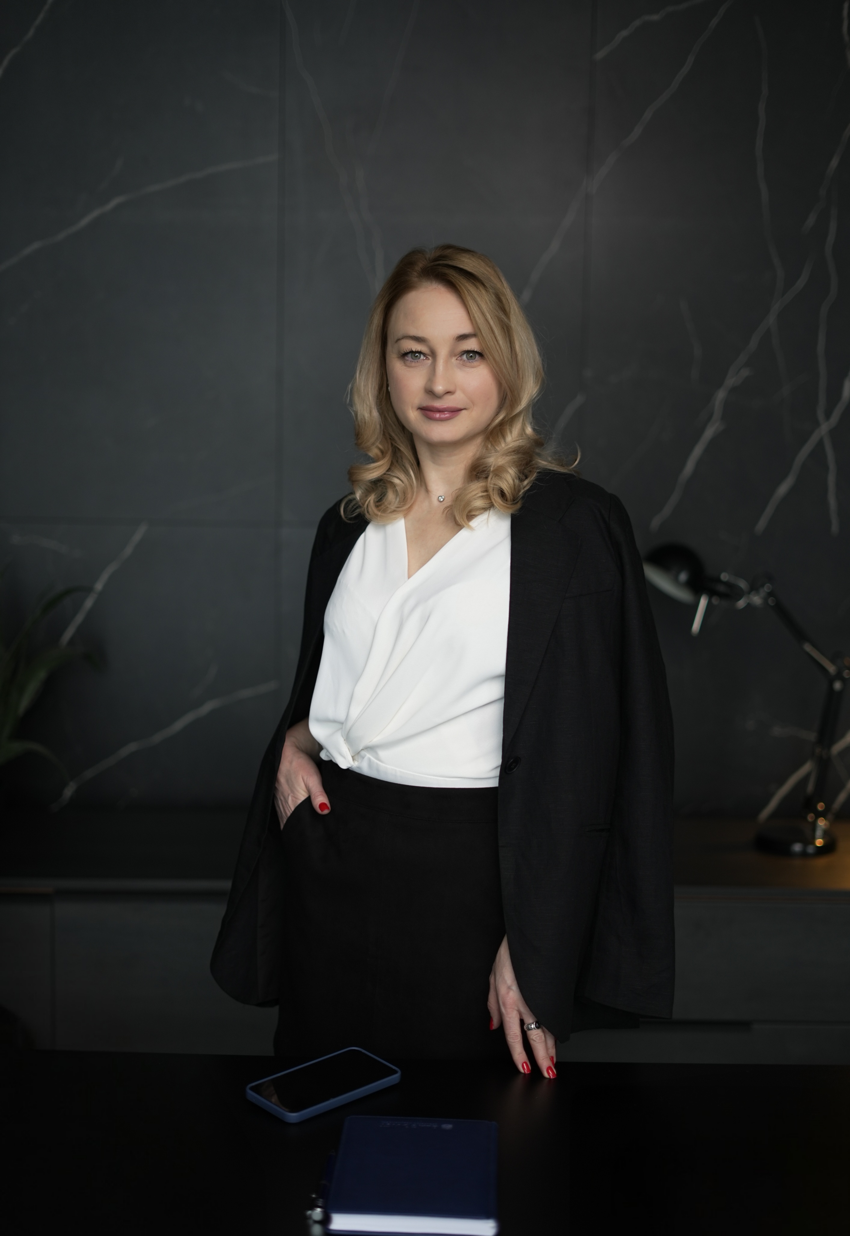 ����� ����