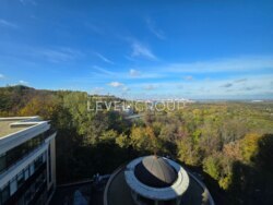 ������ ���� 275 ��.�. �� 'Summit' ���� 10