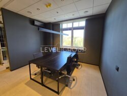 ������ ���� 275 ��.�. �� 'Summit' ���� 13